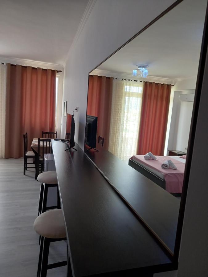 Vladimir Estate Hotel Gjirokastër 外观 照片