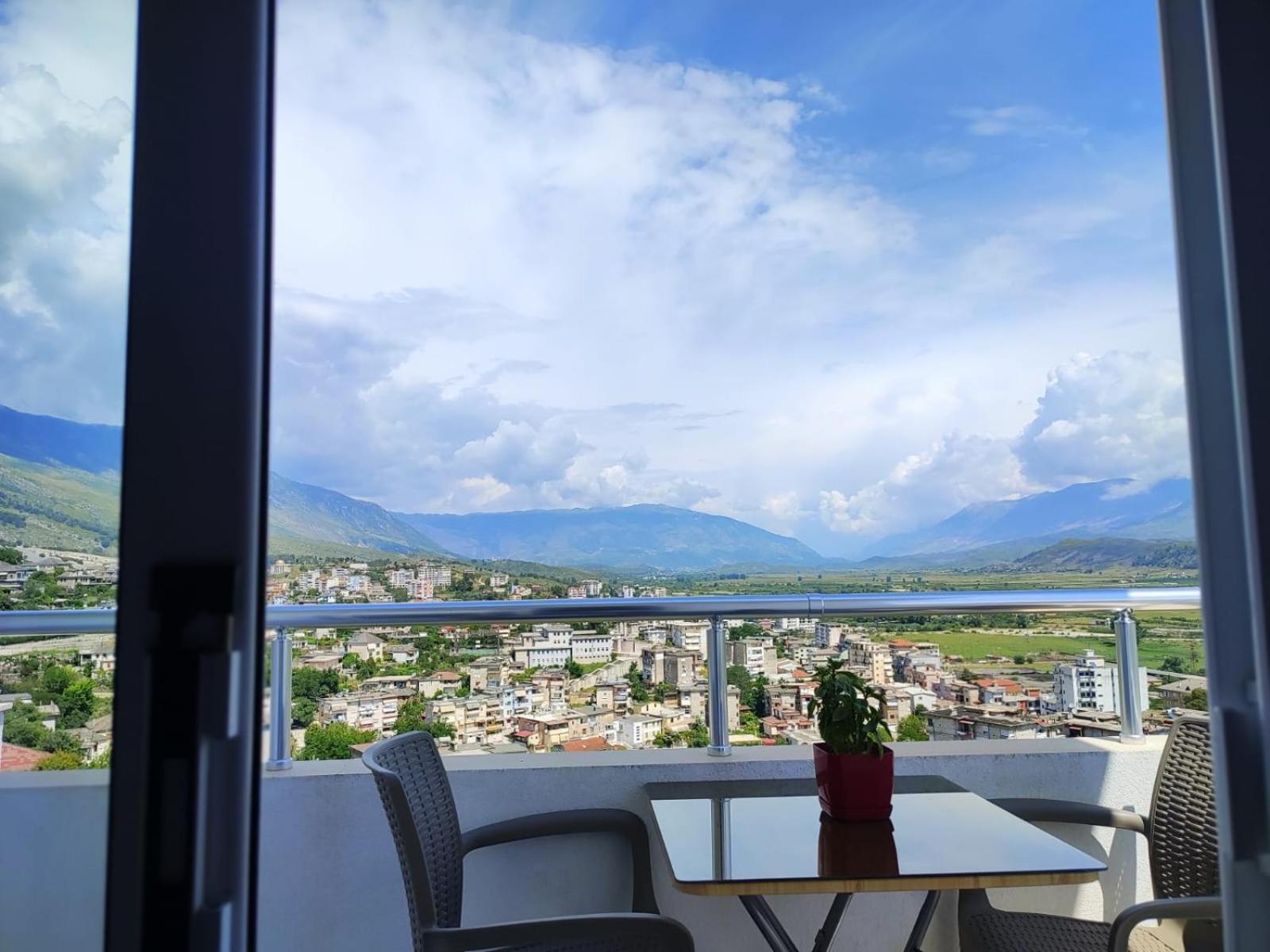 Vladimir Estate Hotel Gjirokastër 外观 照片